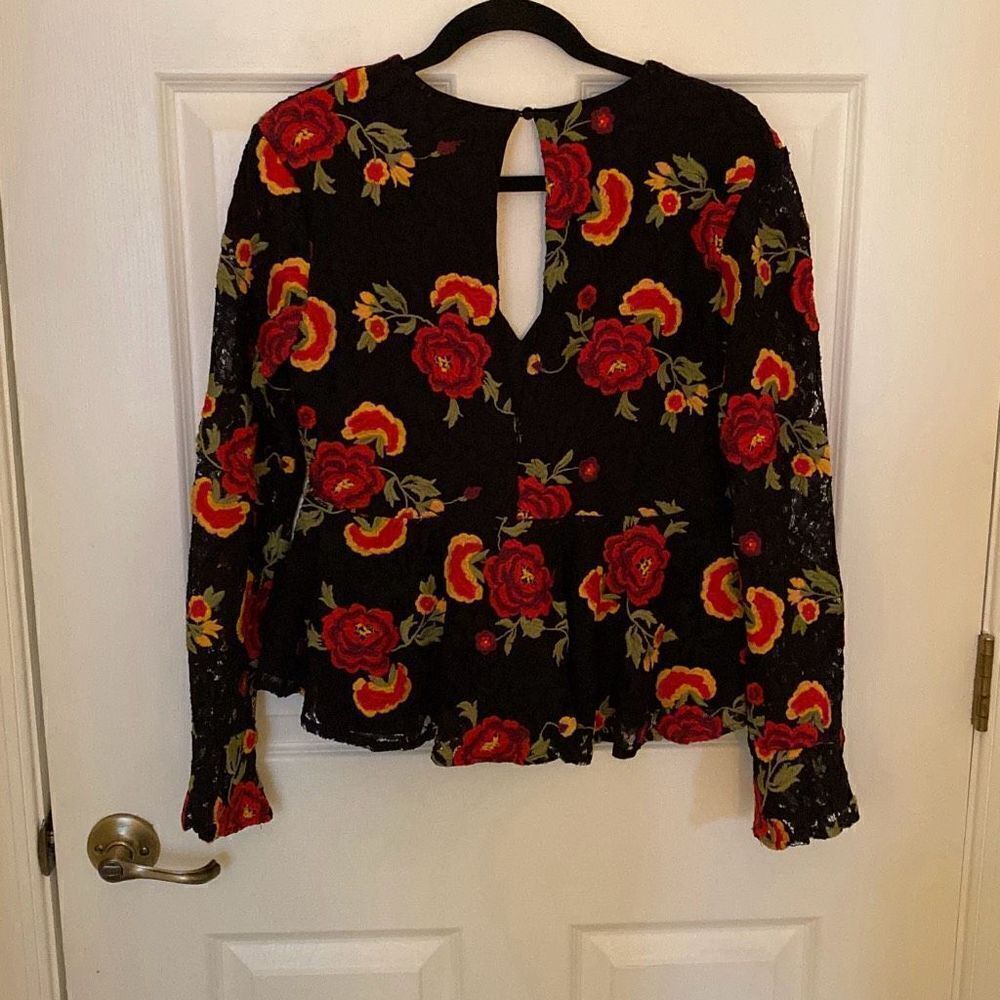 Alexa Admor Black Floral Lace Top, Size Small. - Picture 12 of 15